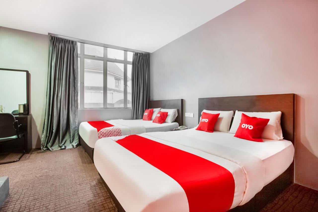 Oyo 89652 P Line Hotel Джохор-Бару Экстерьер фото