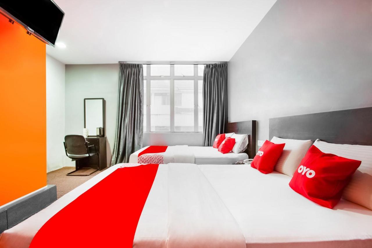 Oyo 89652 P Line Hotel Джохор-Бару Экстерьер фото