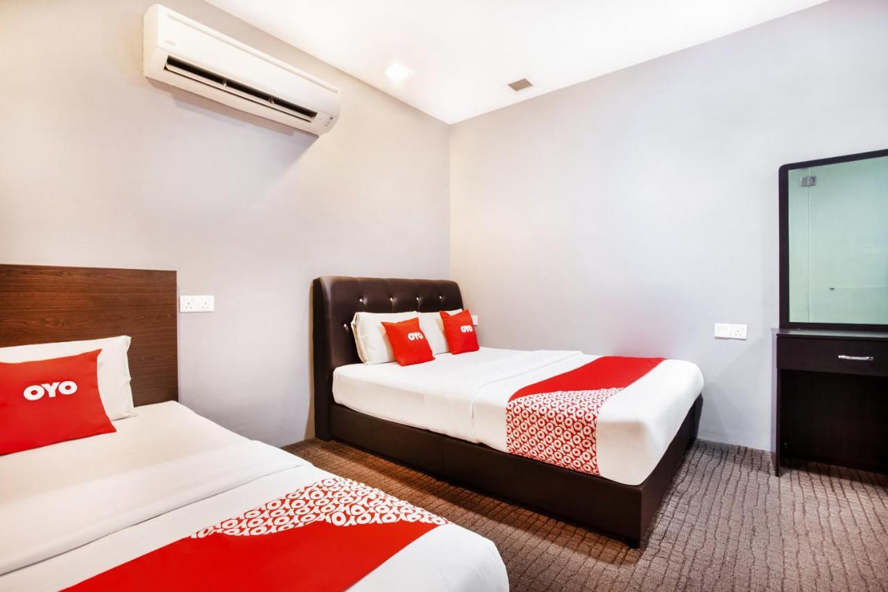Oyo 89652 P Line Hotel Джохор-Бару Экстерьер фото