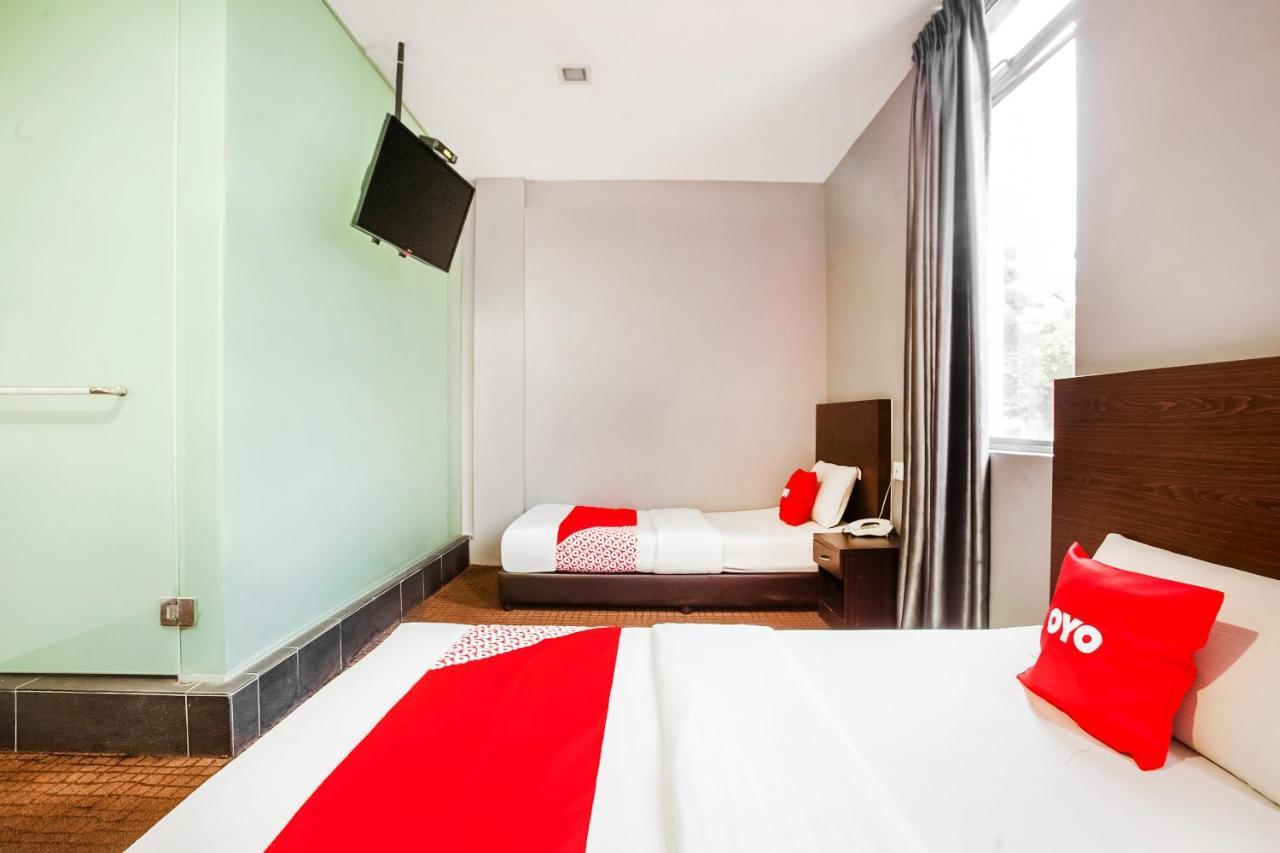 Oyo 89652 P Line Hotel Джохор-Бару Экстерьер фото