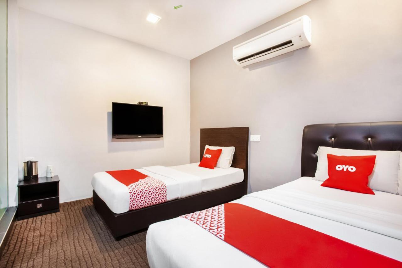 Oyo 89652 P Line Hotel Джохор-Бару Экстерьер фото