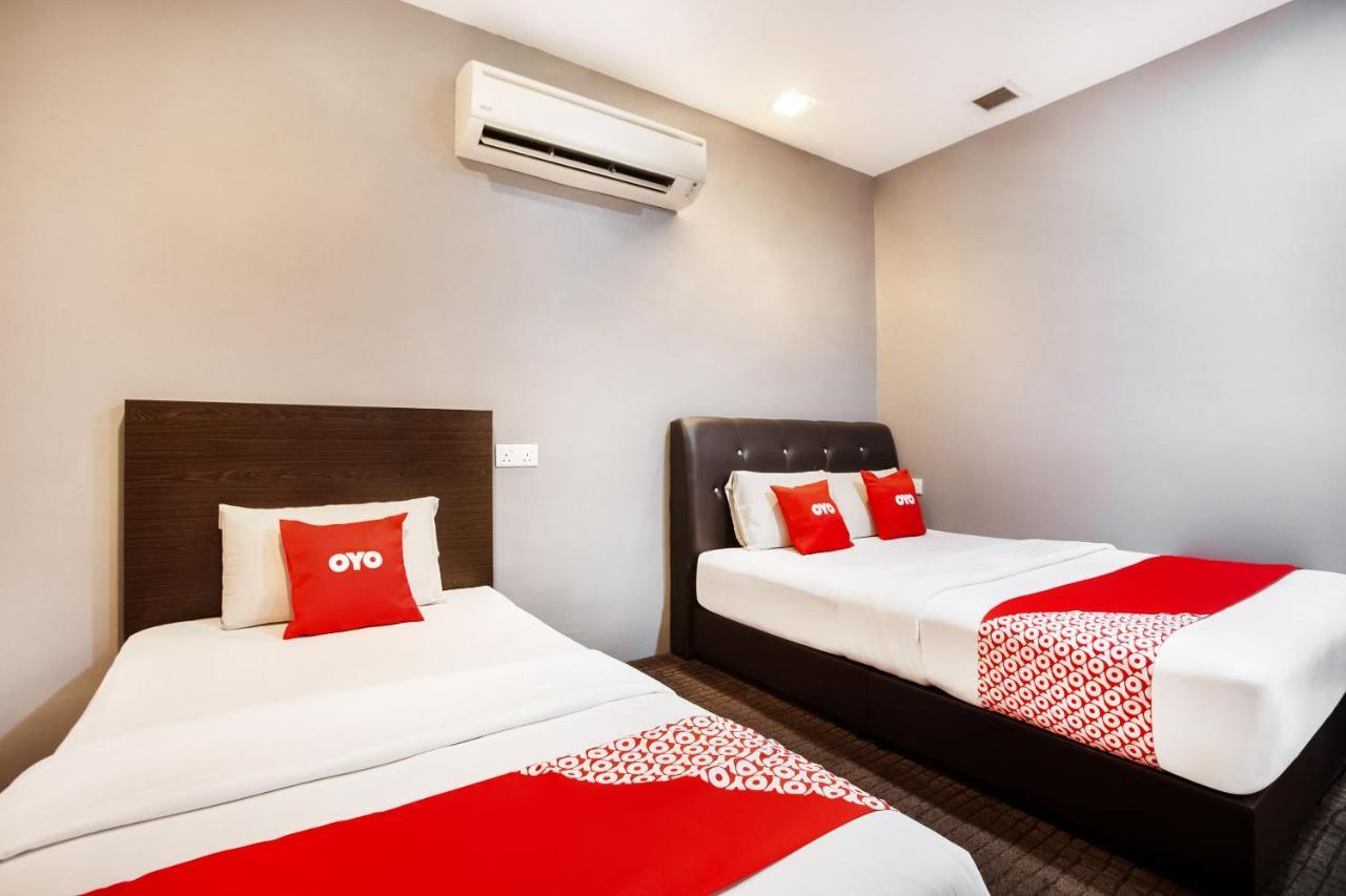 Oyo 89652 P Line Hotel Джохор-Бару Экстерьер фото