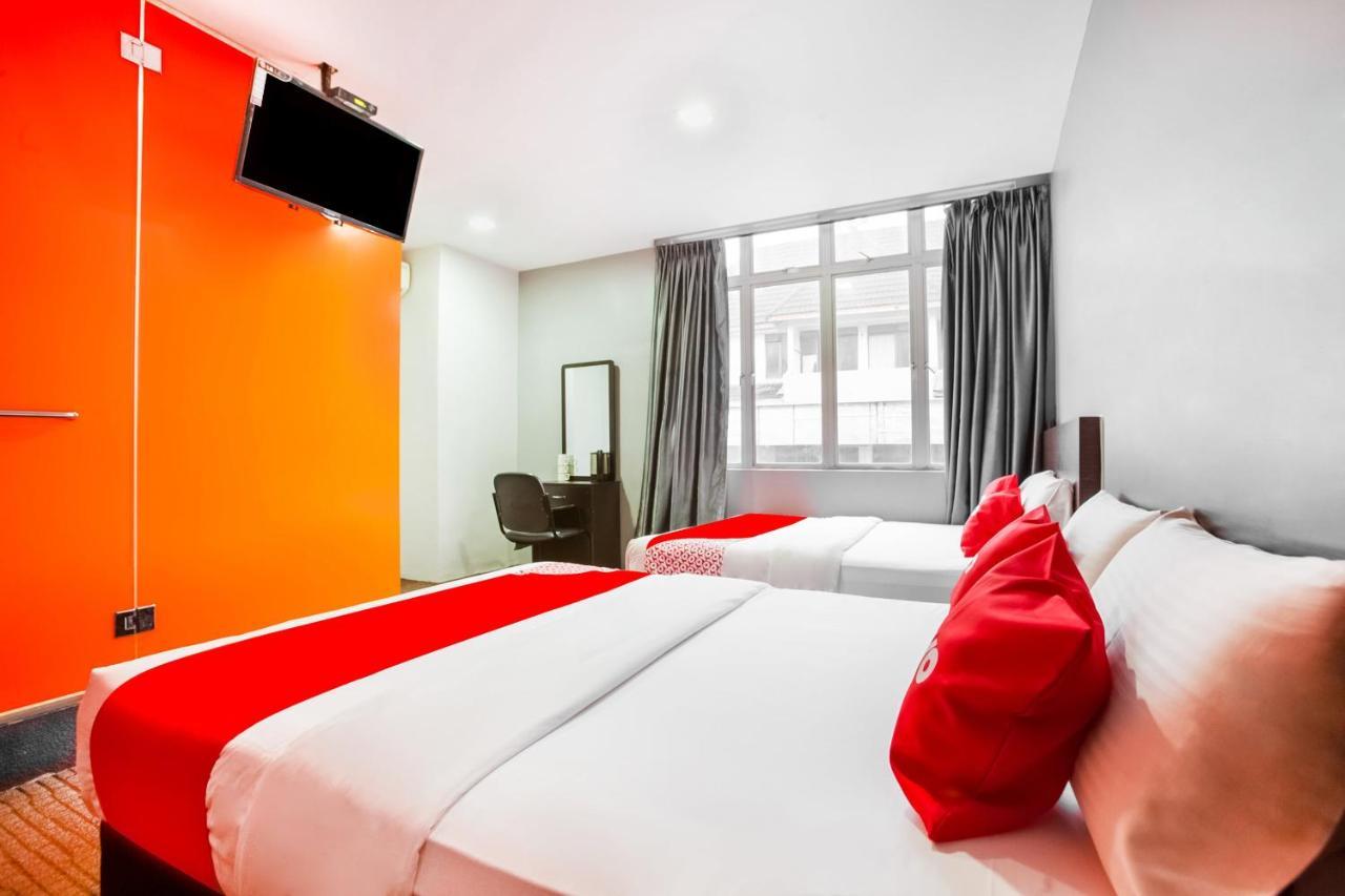 Oyo 89652 P Line Hotel Джохор-Бару Экстерьер фото