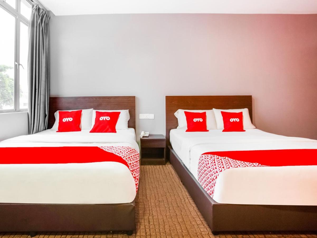 Oyo 89652 P Line Hotel Джохор-Бару Экстерьер фото