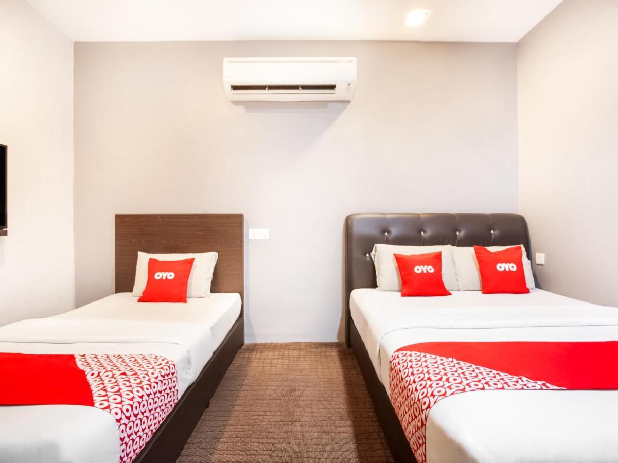 Oyo 89652 P Line Hotel Джохор-Бару Экстерьер фото