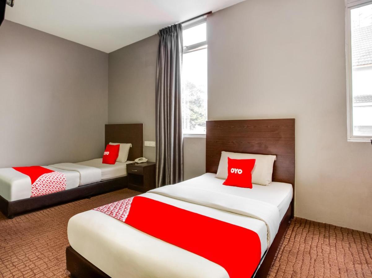 Oyo 89652 P Line Hotel Джохор-Бару Экстерьер фото