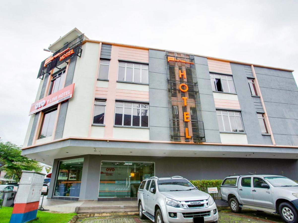 Oyo 89652 P Line Hotel Джохор-Бару Экстерьер фото